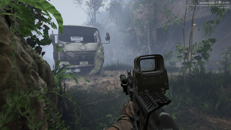 Der Ghillie-Suit macht Monstera beinahe unsichtbar