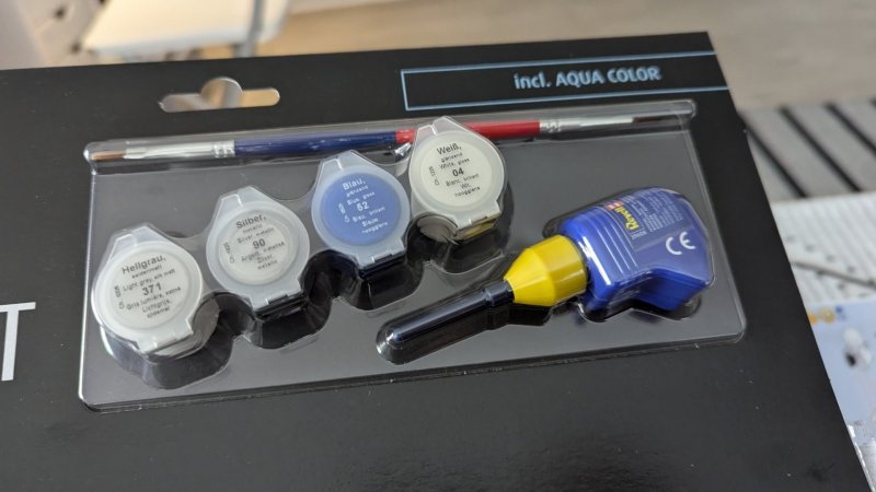 Farben, Pinsel, Kleber